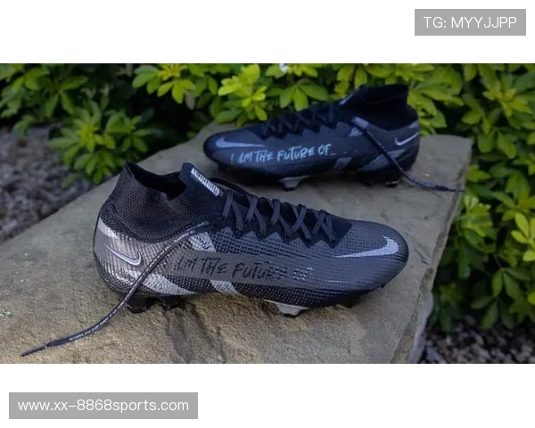 拉什福德全新定制足球鞋亮相 引领球场时尚潮流与性能革命